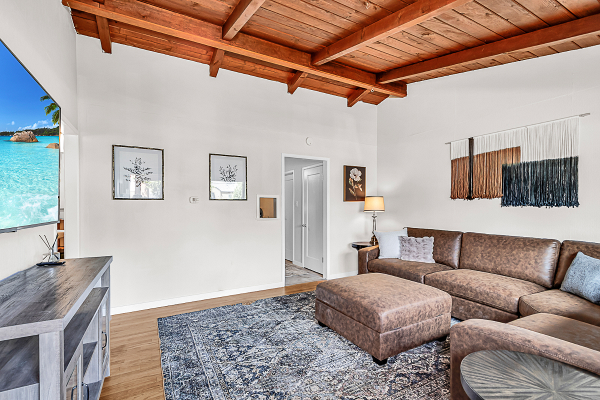 Bright Cozy 2BR Avenue's Gem w/ King Bed, New Kitchen, & Off Street Parking - Villas1 - Photo 5