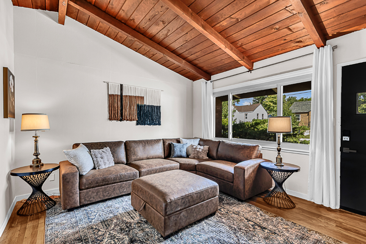 Bright Cozy 2BR Avenue's Gem w/ King Bed, New Kitchen, & Off Street Parking - Villas1 - Photo 1