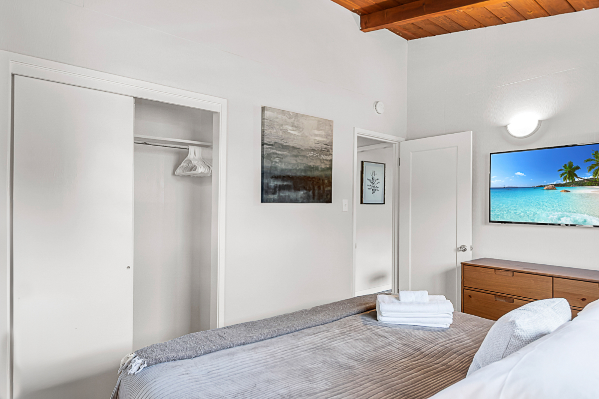 Bright Cozy 2BR Avenue's Gem w/ King Bed, New Kitchen, & Off Street Parking - Villas1 - Photo 9