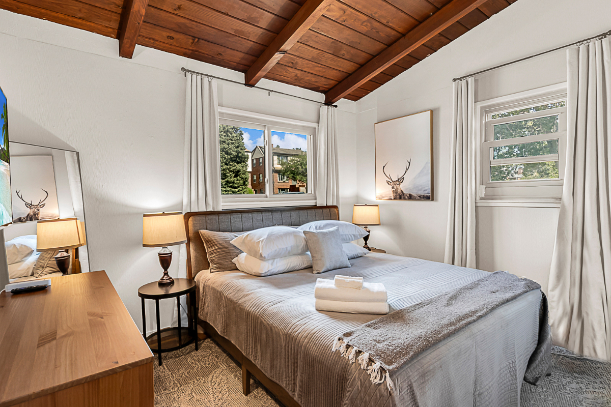 Bright Cozy 2BR Avenue's Gem w/ King Bed, New Kitchen, & Off Street Parking - Villas1 - Photo 3