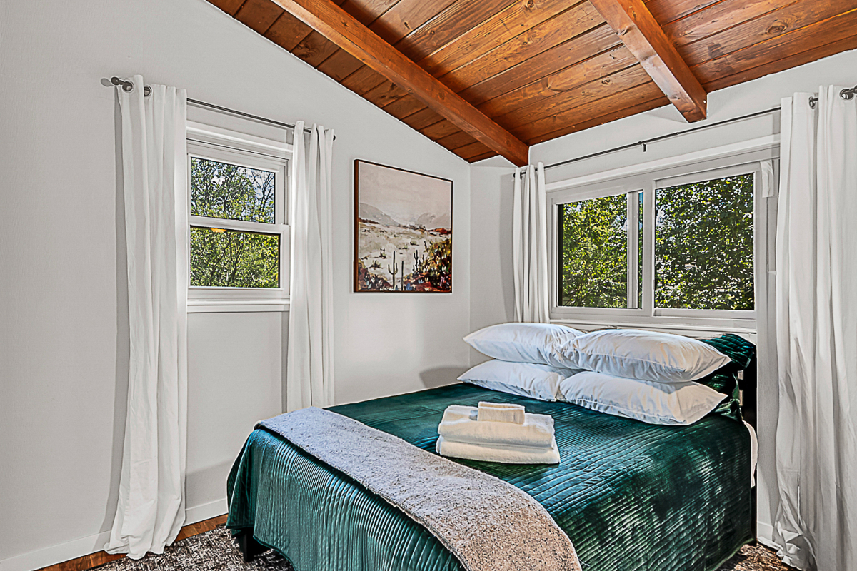 Bright Cozy 2BR Avenue's Gem w/ King Bed, New Kitchen, & Off Street Parking - Villas1 - Photo 12