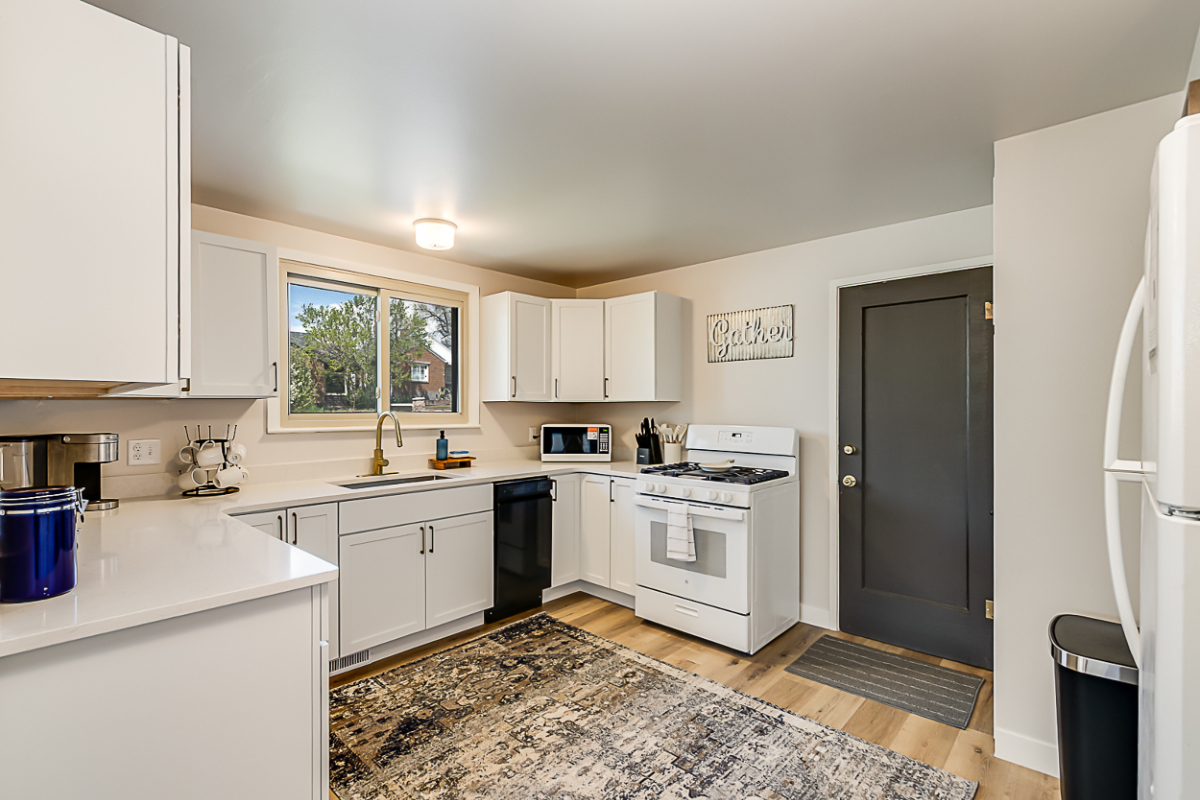 Calm & Quiet 2BR Avenue's Gem - New Kitchen - Attached Garage - Under 5 Mins to I25 - Villas3 - Photo 3