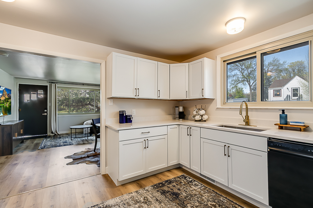 Calm & Quiet 2BR Avenue's Gem - New Kitchen - Attached Garage - Under 5 Mins to I25 - Villas3 - Photo 8