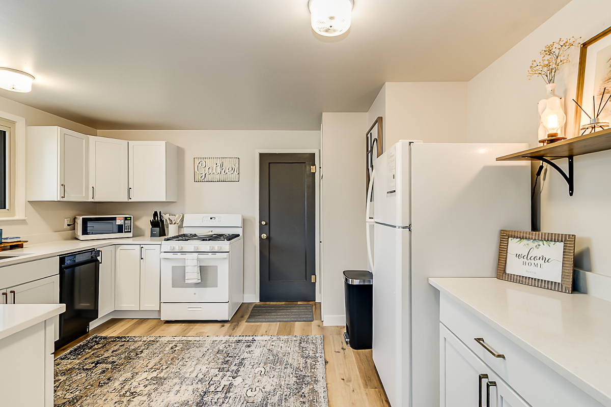 Calm & Quiet 2BR Avenue's Gem - New Kitchen - Attached Garage - Under 5 Mins to I25 - Villas3 - Photo 9
