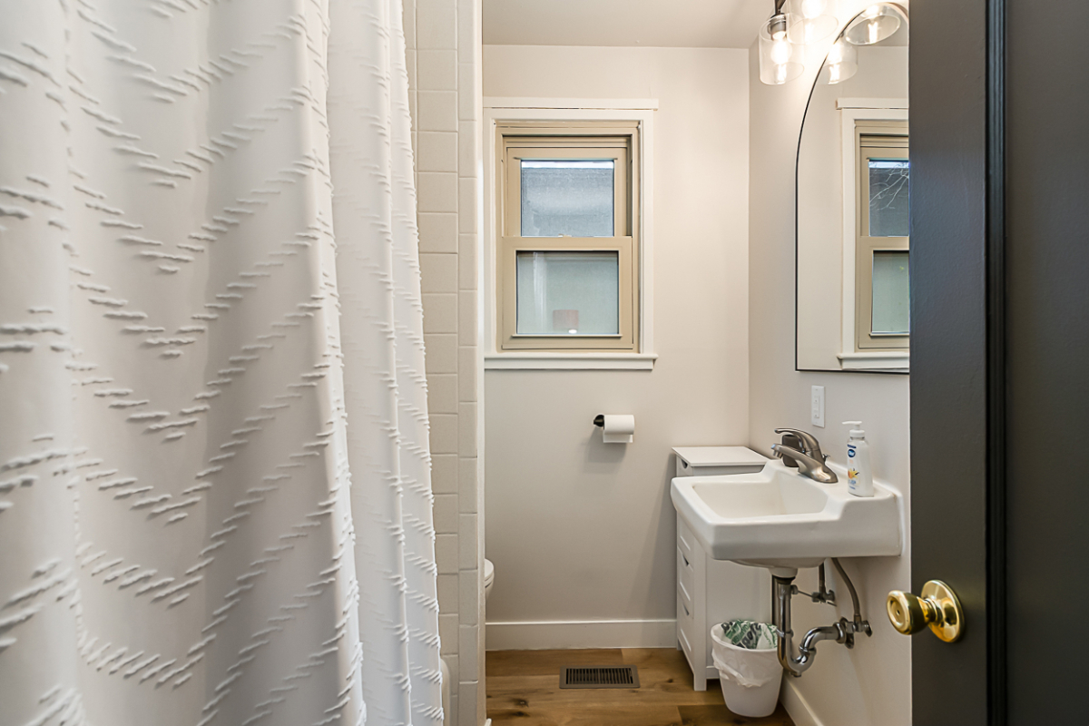 Calm & Quiet 2BR Avenue's Gem - New Kitchen - Attached Garage - Under 5 Mins to I25 - Villas3 - Photo 11