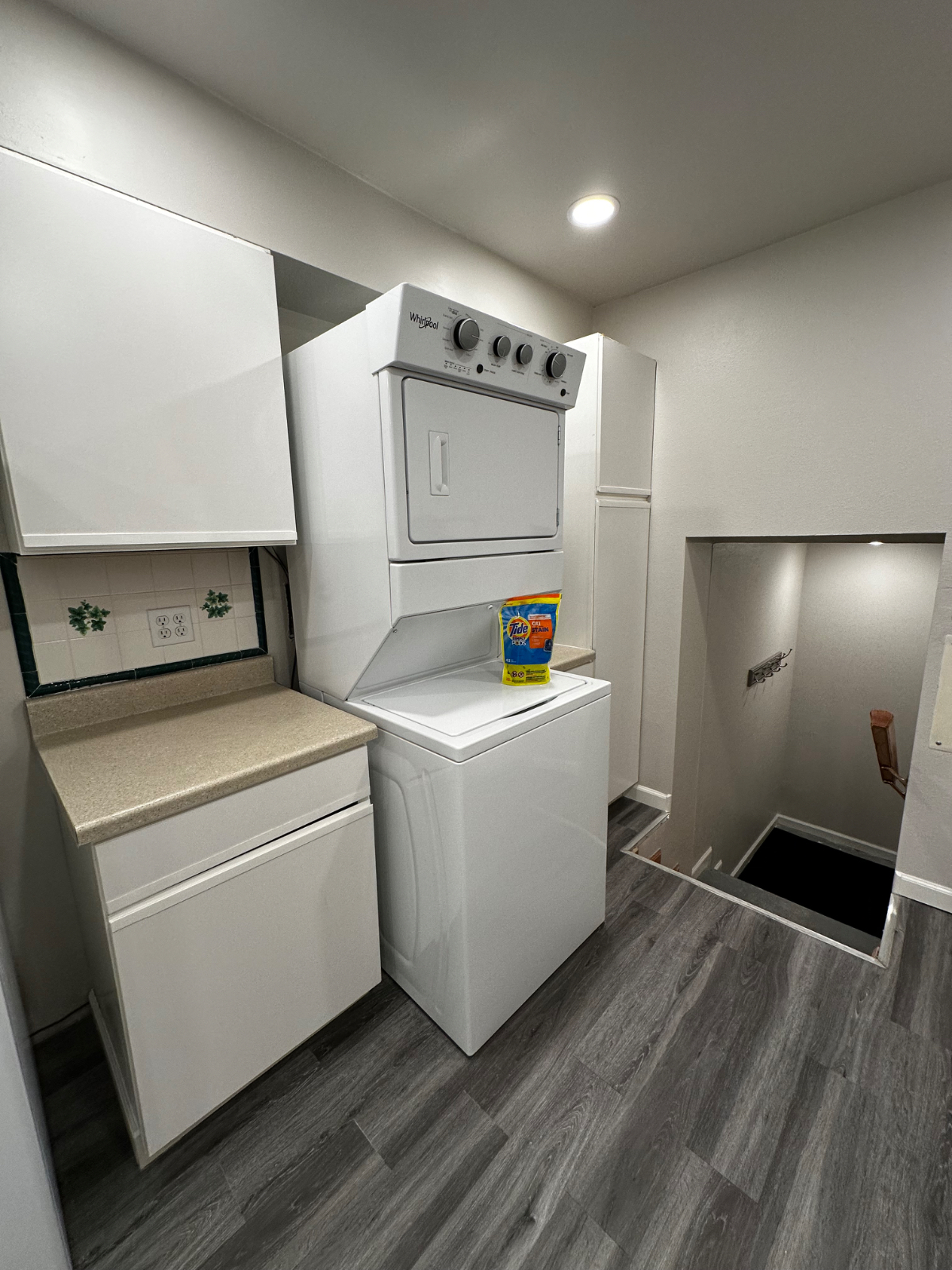 Perfect Crew House - 4BR 2 Bath | King Beds | Attached Garage & Laundry x2 - Quick Access to i80 & D - Photo 2