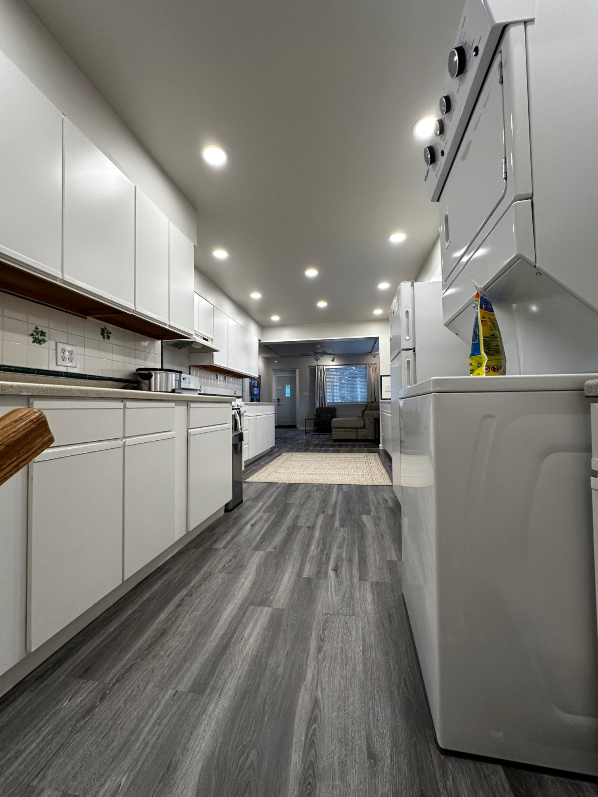 Perfect Crew House - 4BR 2 Bath | King Beds | Attached Garage & Laundry x2 - Quick Access to i80 & D - Photo 12