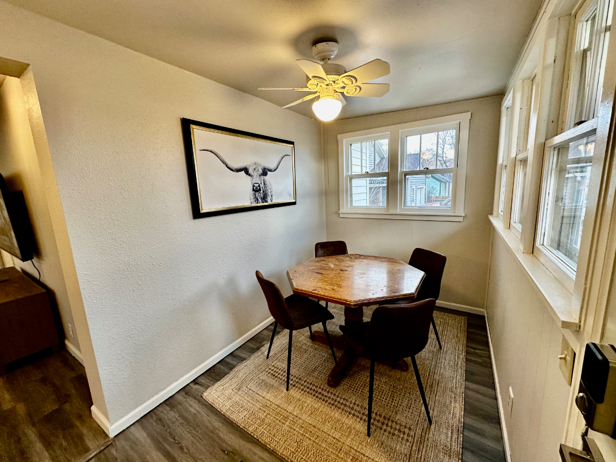 Perfect Crew House - 4BR 2 Bath | King Beds | Attached Garage & Laundry x2 - Quick Access to i80 & D - Photo 6