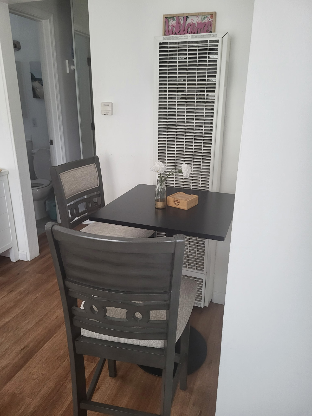 Cute 1-Bedroom Beach Apartment-One Block to the beach-Parking (Conchita) - Photo 4