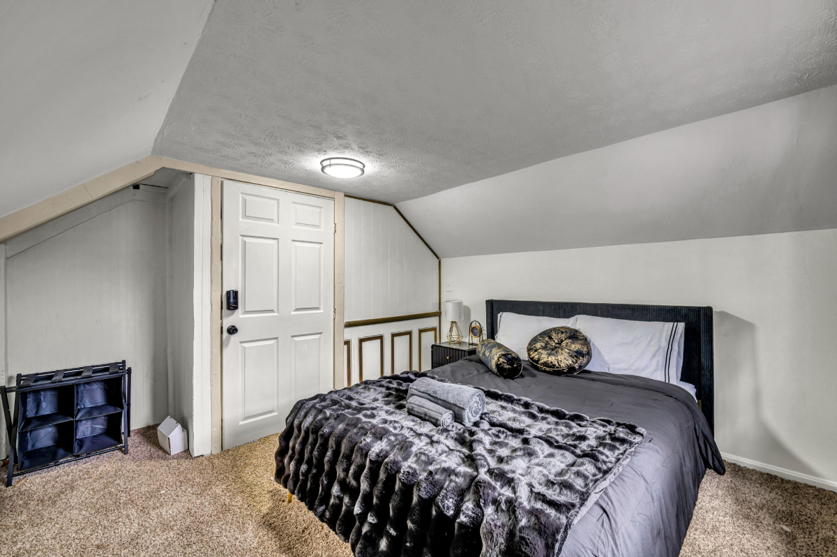 Luxury Rooms Near MetroHealth Parma Ideal for Travel Nurses  - Property 918645