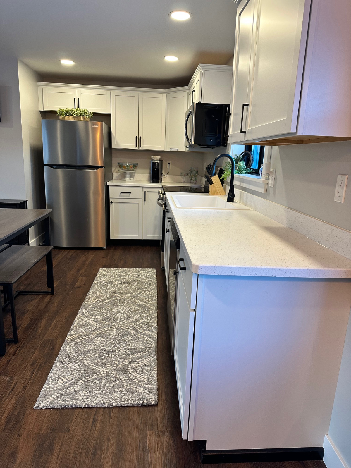 Beautiful New Renovation aka City of the Hills - Photo 8