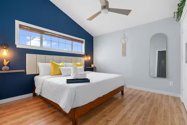 Large 1/1 - On Townlake Near Downtown, In Unit Laundry, King Bed, Dedicated Workspace - Photo 9