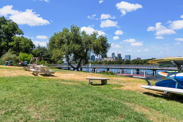 Large 1/1 - On Townlake Near Downtown, In Unit Laundry, King Bed, Dedicated Workspace - Photo 10