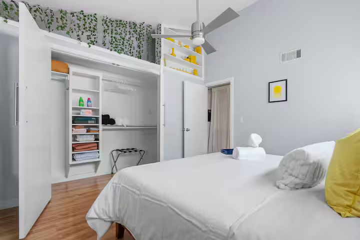 Large 1/1 - On Townlake Near Downtown, In Unit Laundry, King Bed, Dedicated Workspace - Photo 7