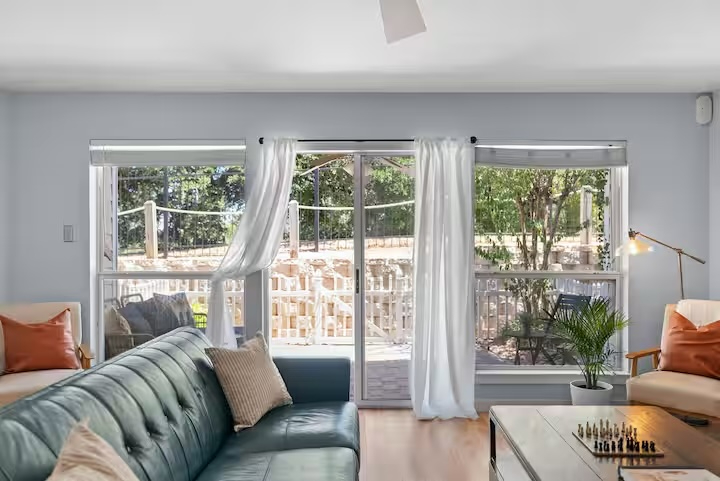 Large 1/1 - On Townlake Near Downtown, In Unit Laundry, King Bed, Dedicated Workspace - Photo 3