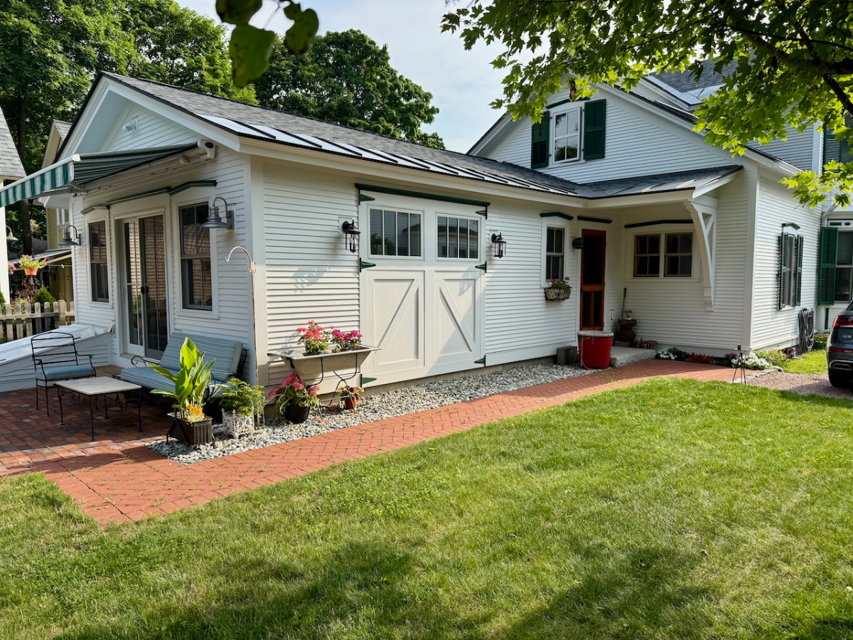 Burlington unique home - Photo 2