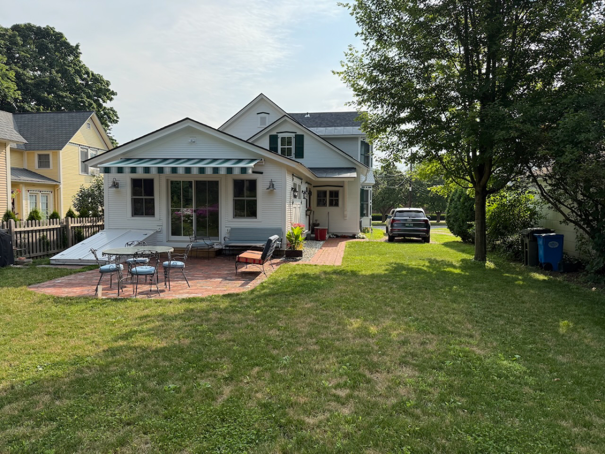 Burlington unique home - Photo 3