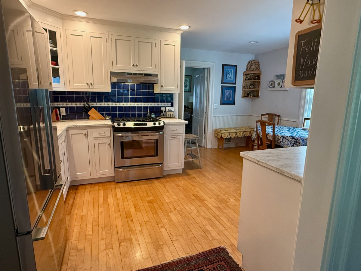 Burlington unique home - Photo 5