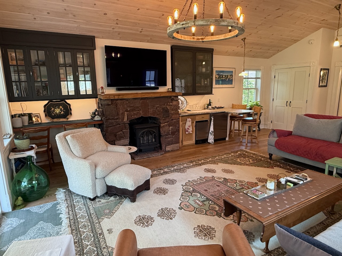 Burlington unique home - Photo 8