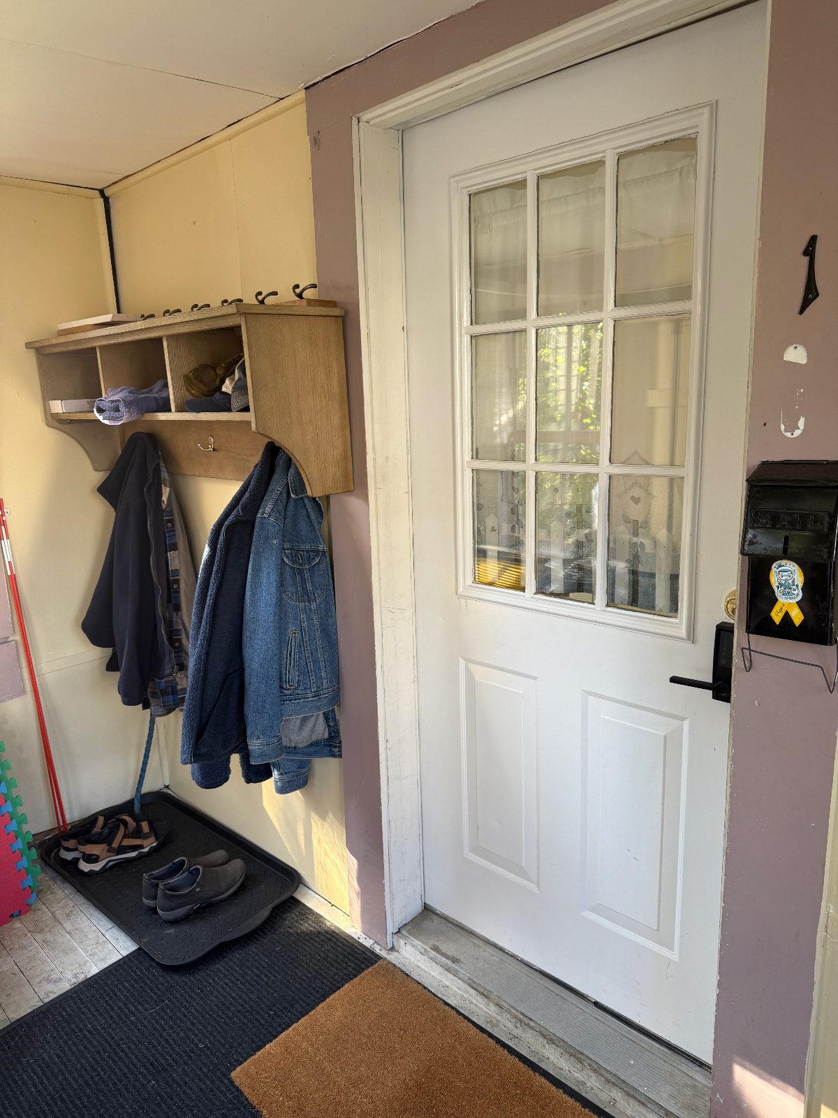 GREAT location, just renovated with brand-new kitchen - Photo 3