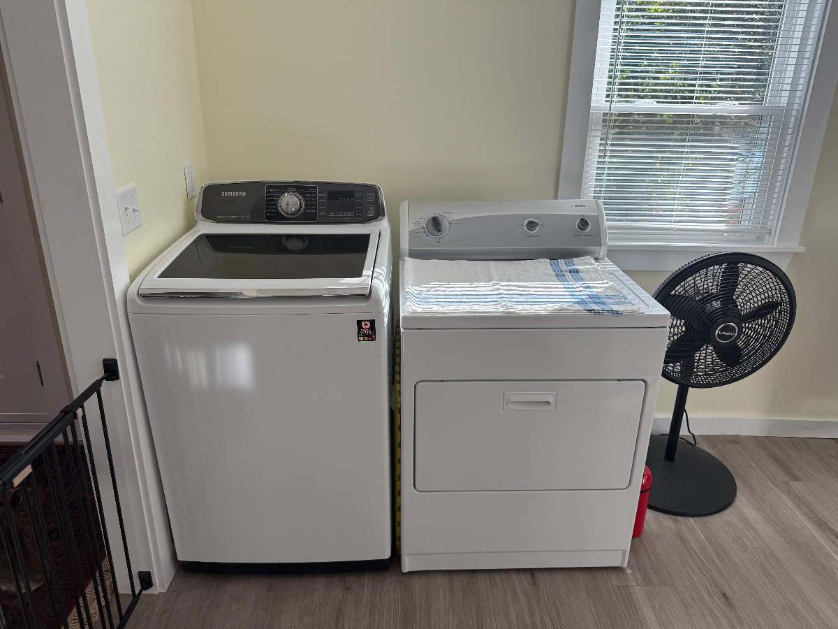 GREAT location, just renovated with brand-new kitchen - Photo 7