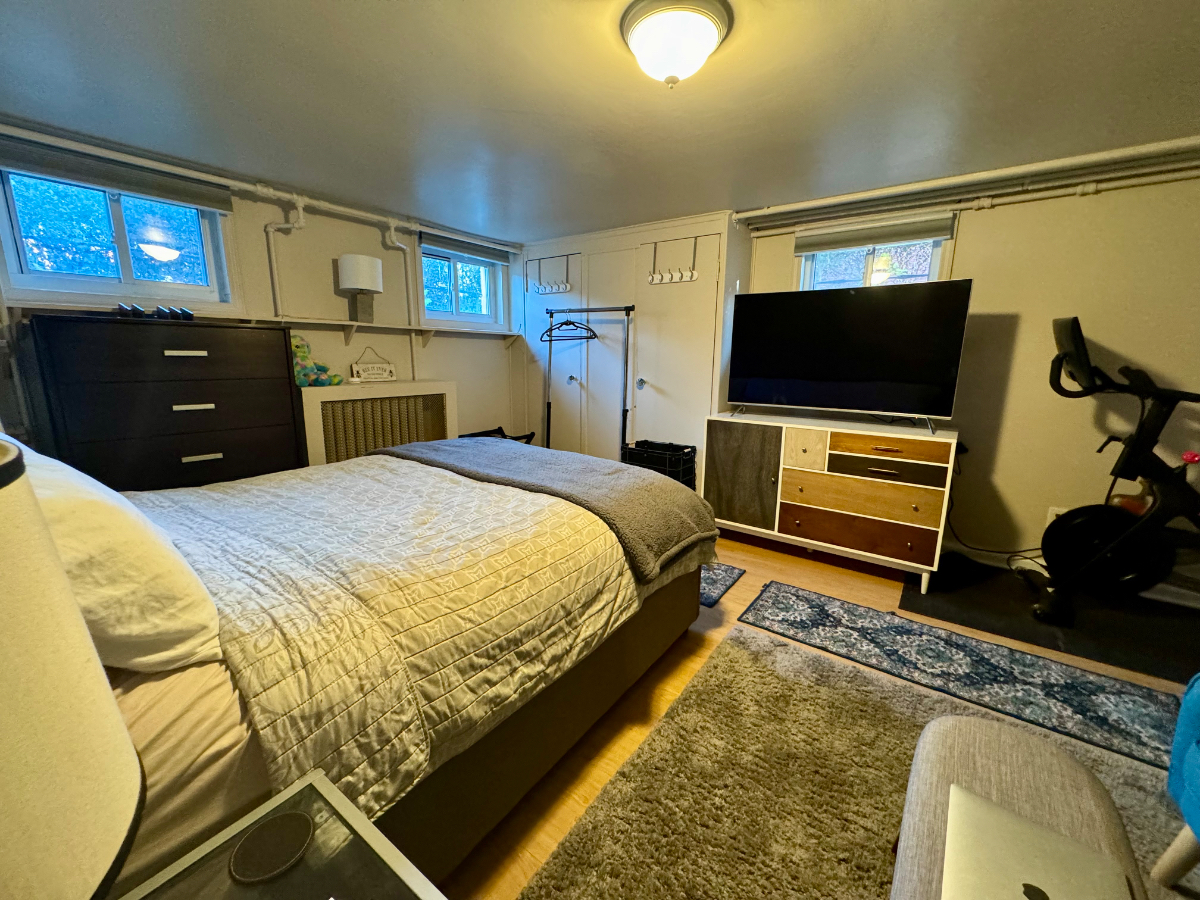 Pet-Friendly NYC Garden Apartment in Staten Island - Photo 2