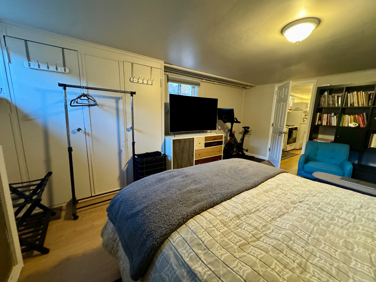 Pet-Friendly NYC Garden Apartment in Staten Island - Photo 4