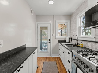 Renovated Historic Capitol Hill Rowhome With Private Balcony Close To Hospitals, Transit And More - Photo 12