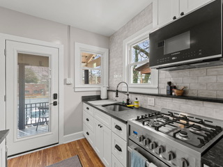 Renovated Historic Capitol Hill Rowhome With Private Balcony Close To Hospitals, Transit And More - Photo 9