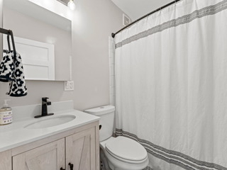 Renovated Historic Capitol Hill Rowhome With Private Balcony Close To Hospitals, Transit And More - Photo 3