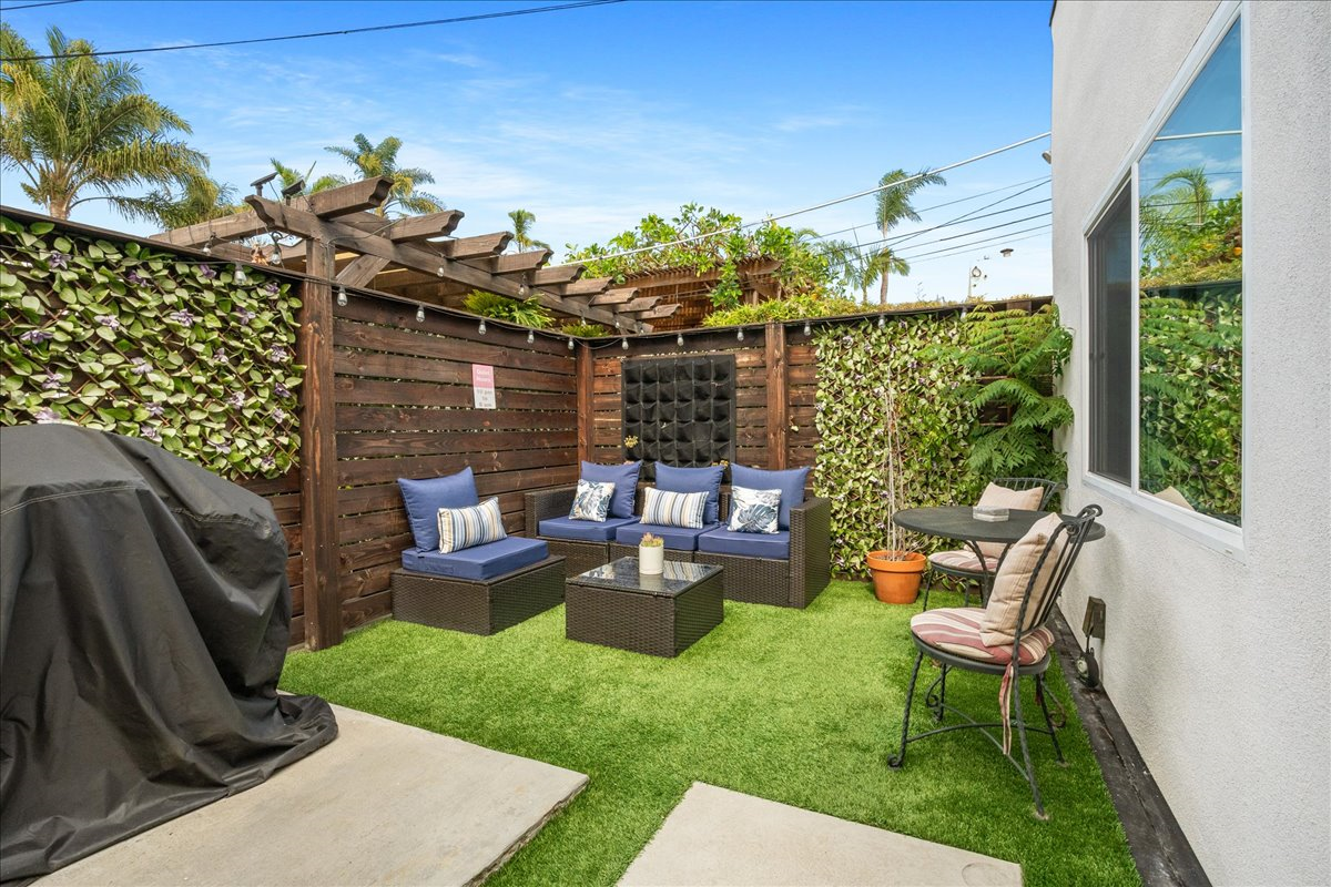 Modern, Private Studio in the Heart of Kensington - Large Outdoor Patio, Parking & All Utilities Included - Photo 1