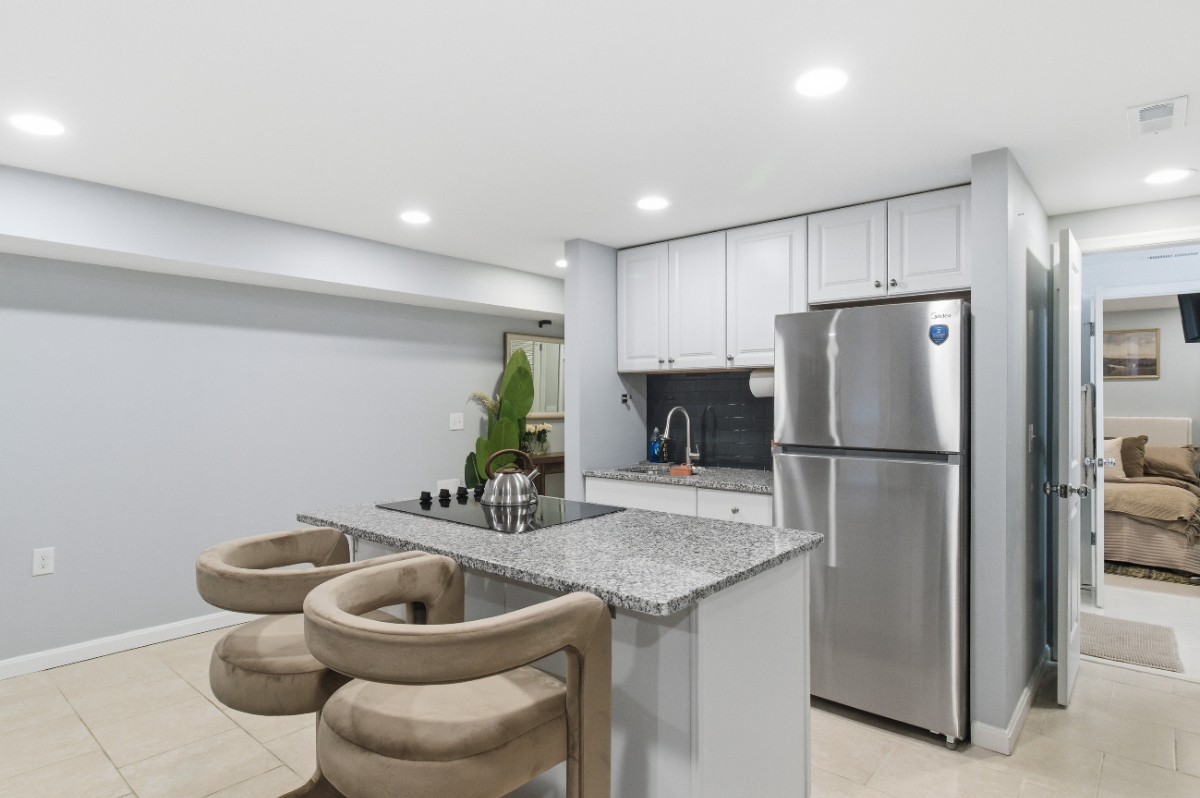 Stylish Furnished Basement Unit  Near Union Market  Gallaudet  All Utilities - Photo 2