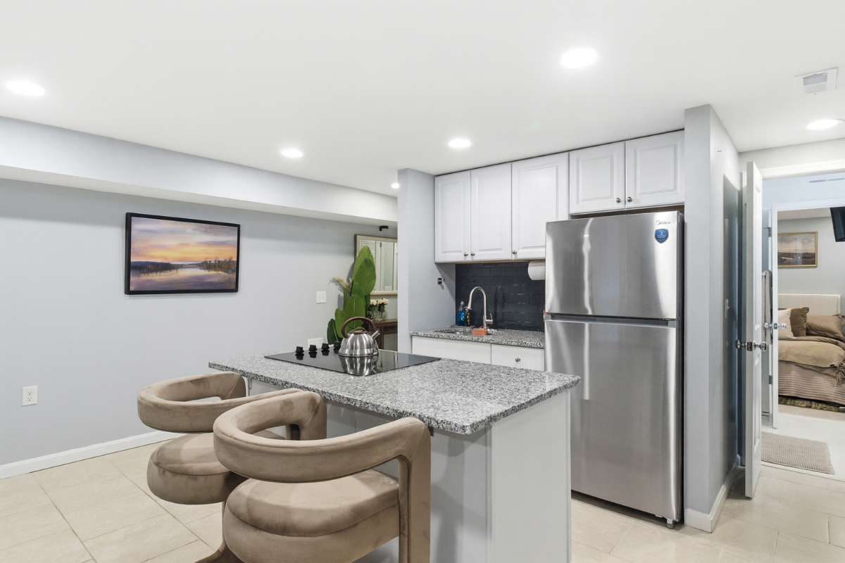 Stylish Furnished Basement Unit  Near Union Market  Gallaudet  All Utilities - Photo 3