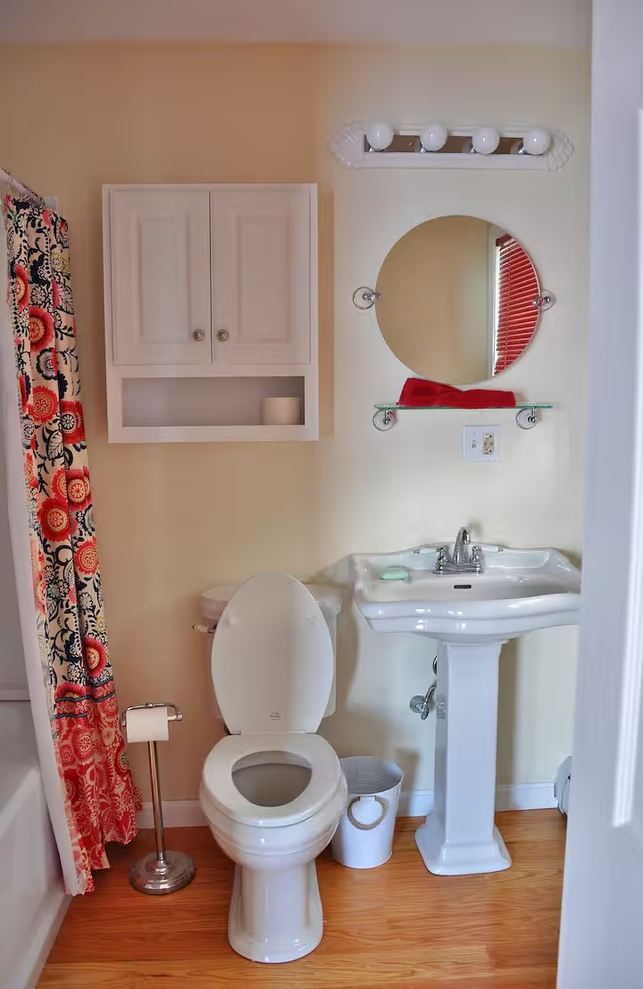 Cozy Lake Champlain Apartment - Photo 6