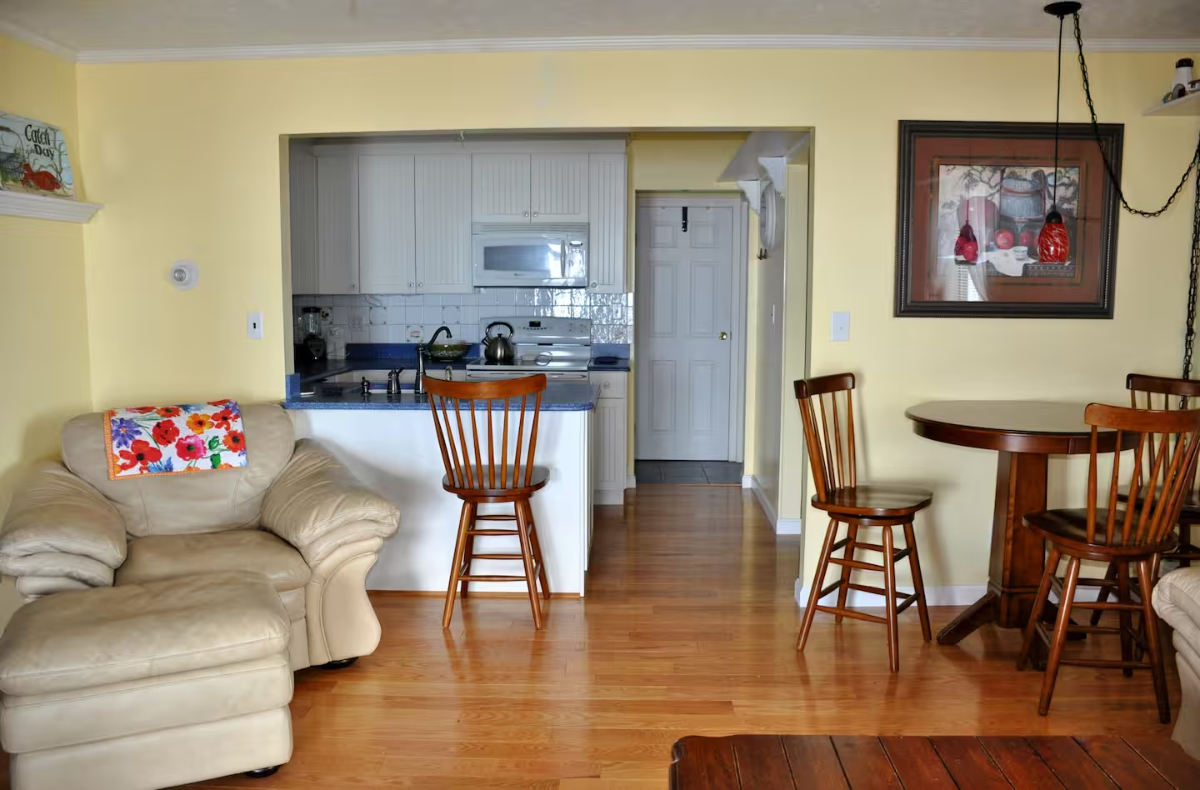 Cozy Lake Champlain Apartment - Photo 9