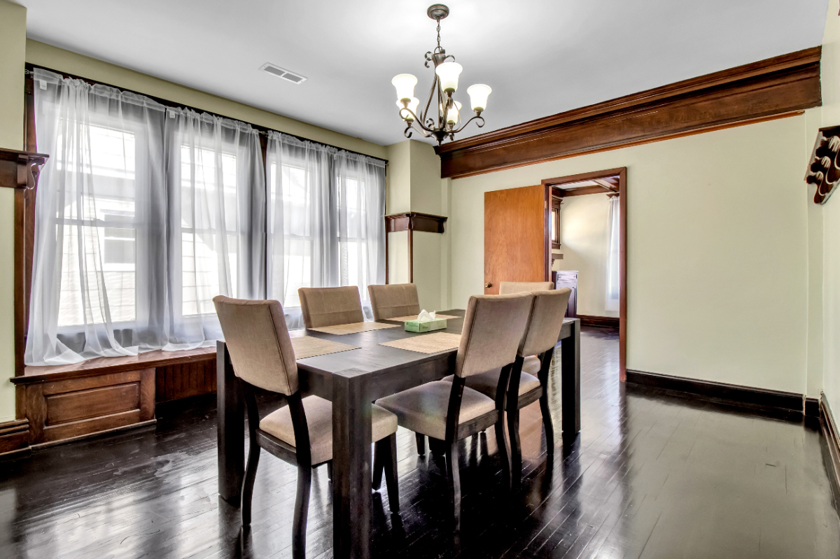 6 Bedroom 2 Bath House Buffalo NY Sleeps 16 - Photo 2