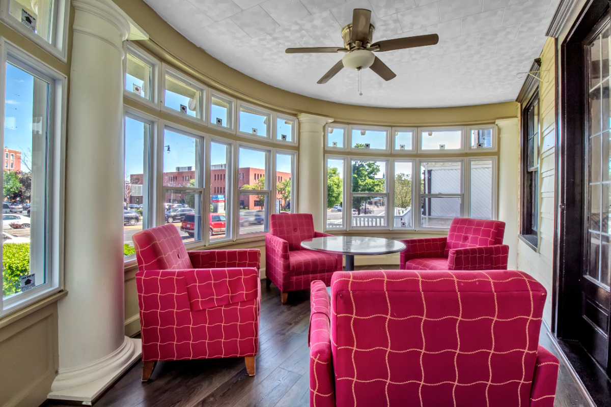 6 Bedroom 2 Bath House Buffalo NY Sleeps 16 - Photo 6