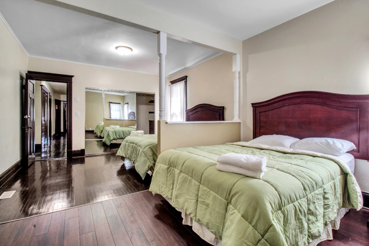 6 Bedroom 2 Bath House Buffalo NY Sleeps 16 - Photo 9