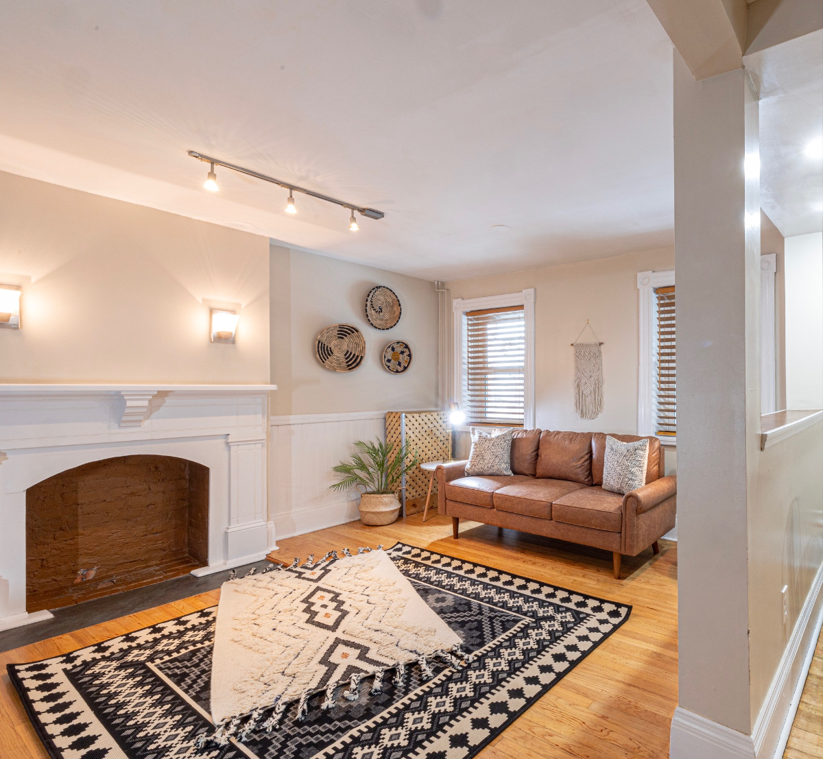 Cozy Apartment by AMC Hospital-Free Parking - Photo 2