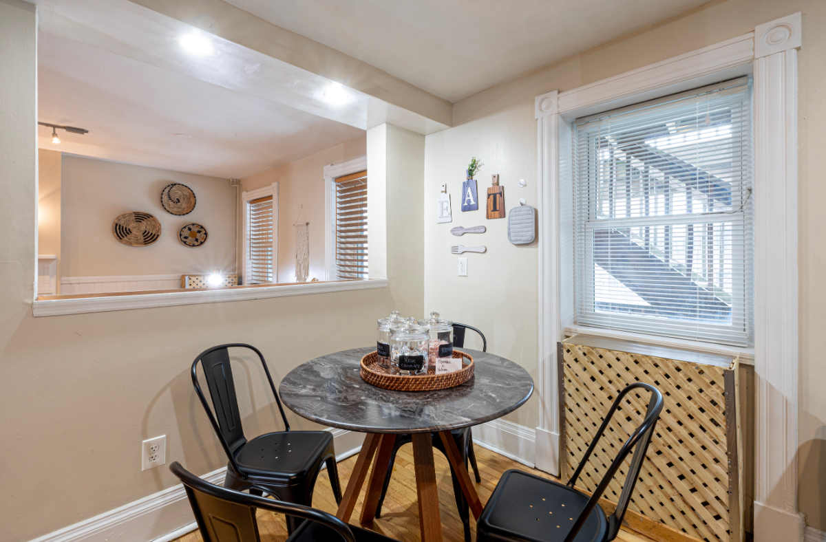 Cozy Apartment by AMC Hospital-Free Parking - Photo 5