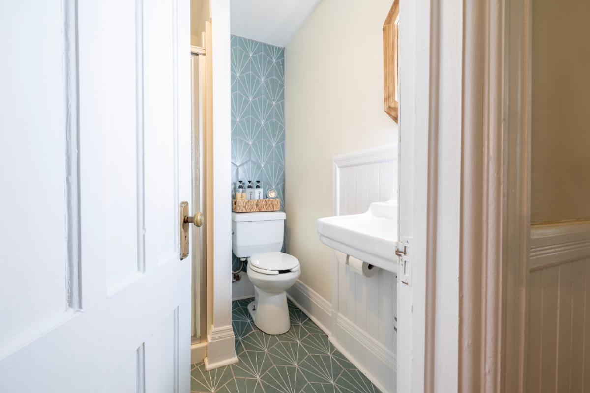Cozy Apartment by AMC Hospital-Free Parking - Photo 6