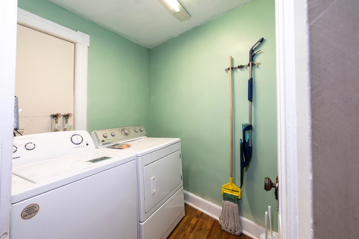 Cozy Apartment by AMC Hospital-Free Parking - Photo 9
