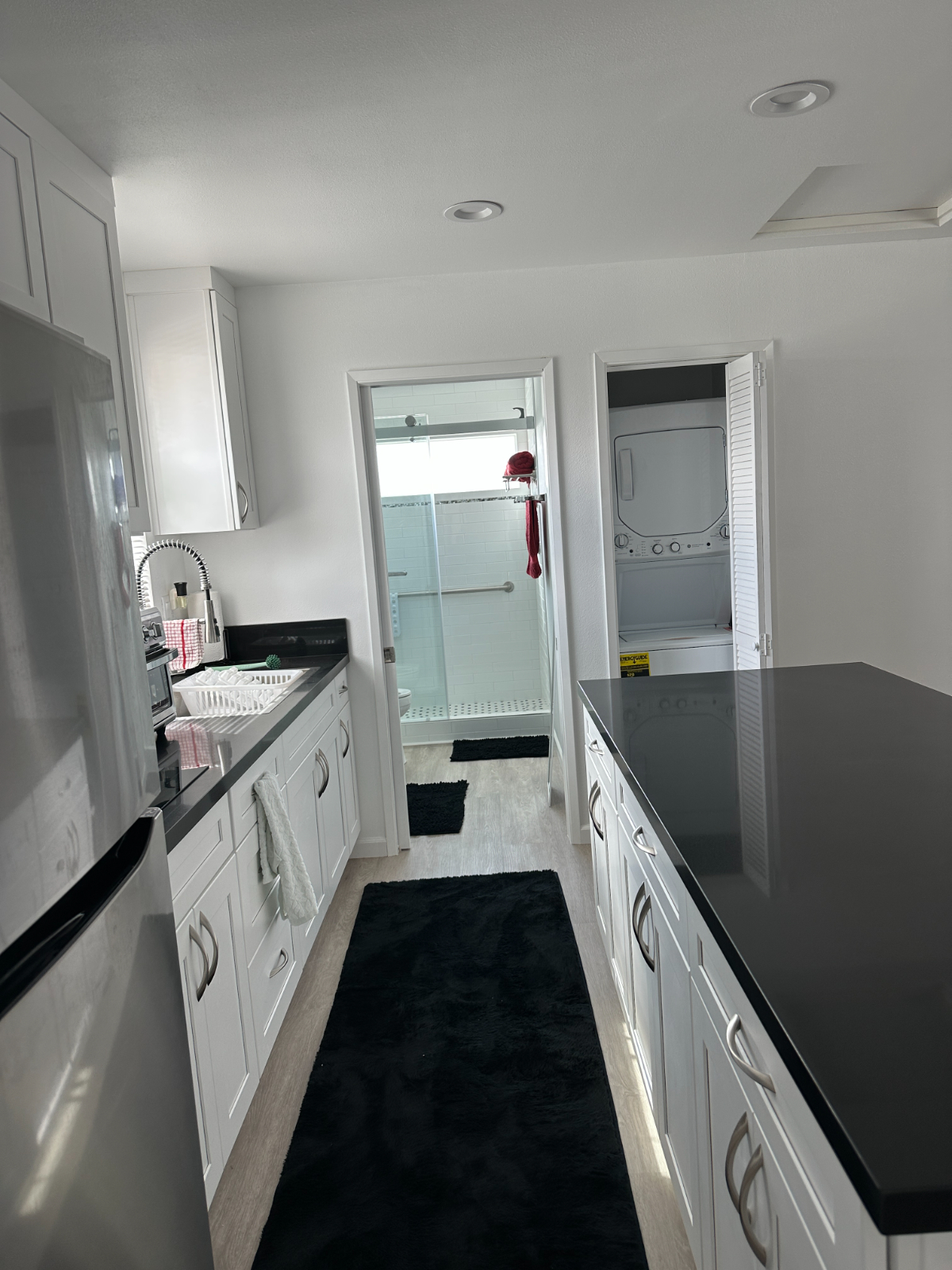 Fully Furnished One-Bedroom ADU with 50 inch Samsung TV, In-Unit Laundry, and All Utilities Included - Photo 3