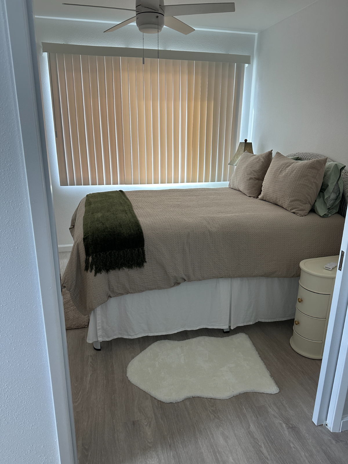 Fully Furnished One-Bedroom ADU with 50 inch Samsung TV, In-Unit Laundry, and All Utilities Included - Photo 6