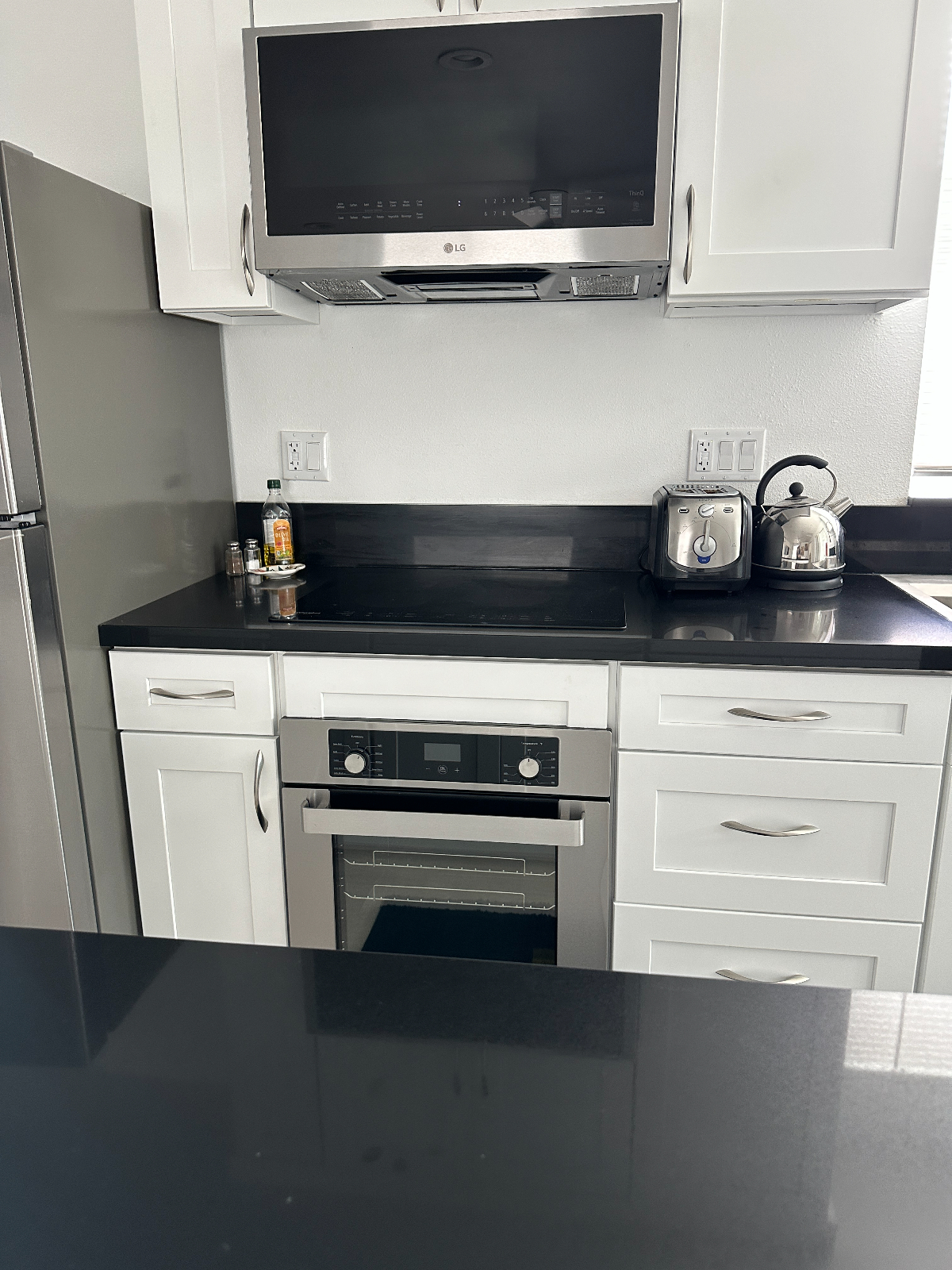 Fully Furnished One-Bedroom ADU with 50 inch Samsung TV, In-Unit Laundry, and All Utilities Included - Photo 4