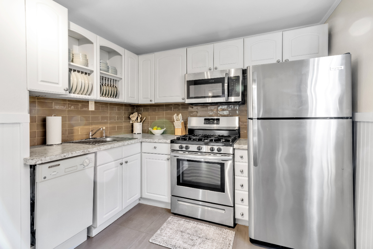 Stylish 2 Bdrm, 1 Bath Entire Unit in Buffalo,  New York - Photo 5