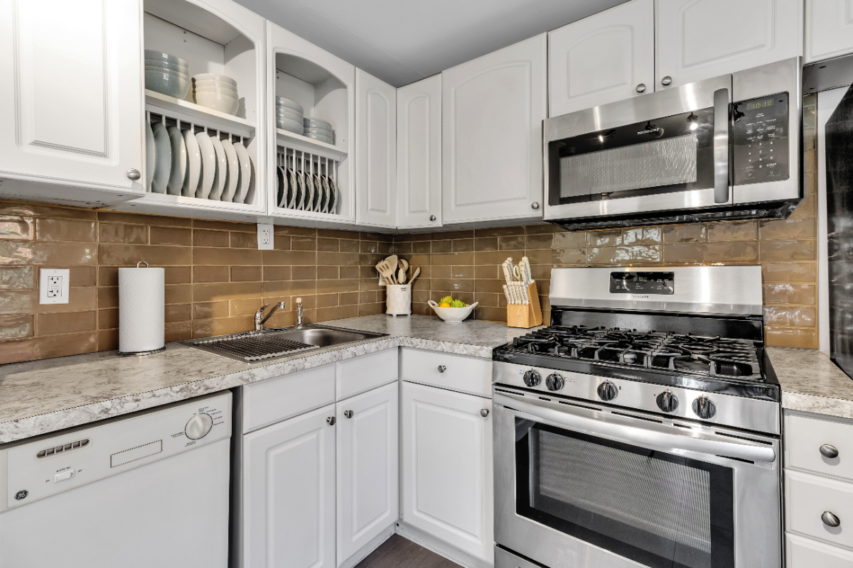 Stylish 2 Bdrm, 1 Bath Entire Unit in Buffalo,  New York - Photo 9
