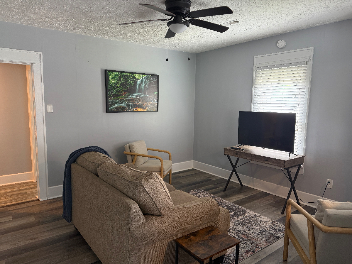 Westover - Furnished 2nd Floor Duplex - Photo 2