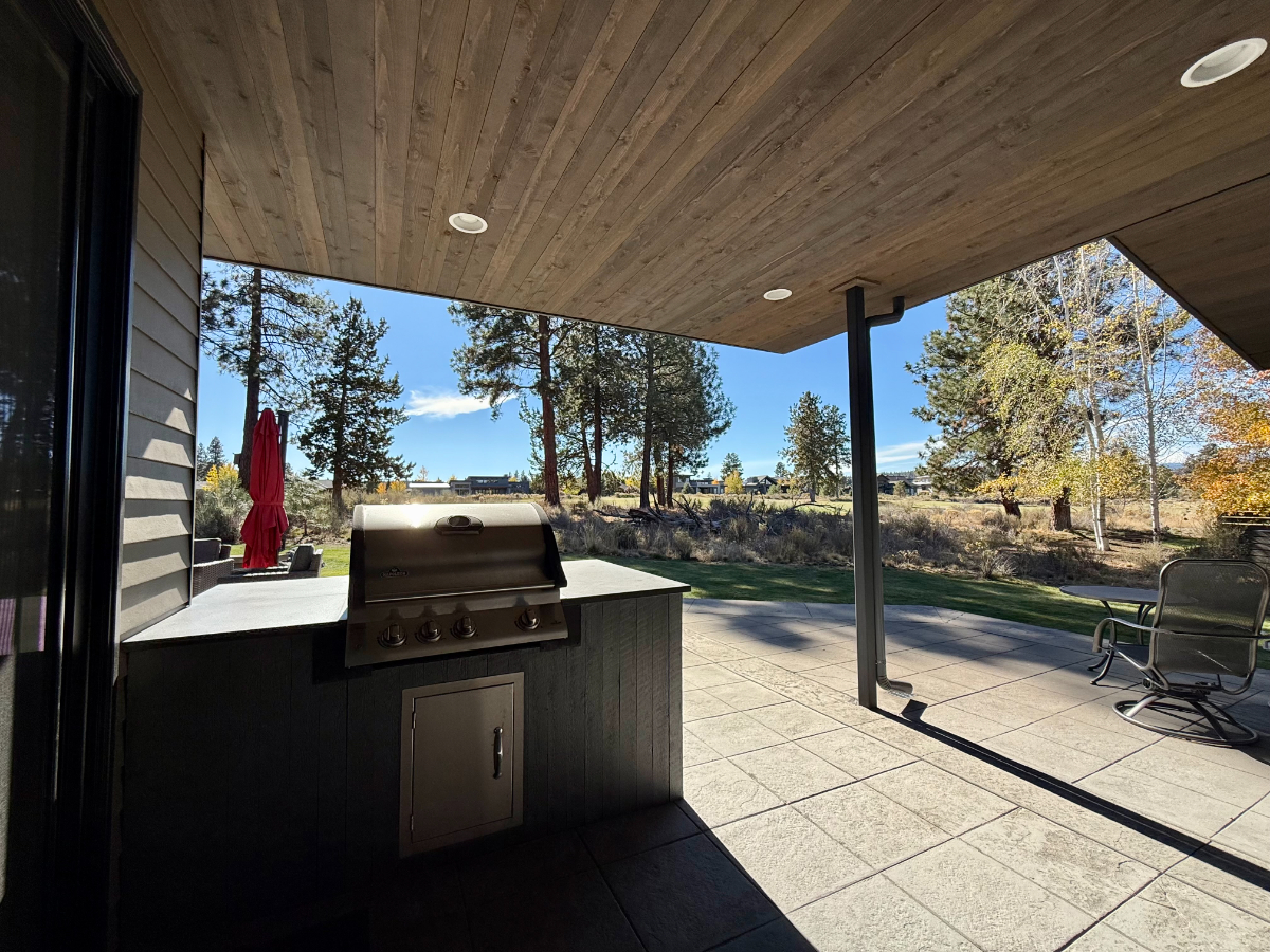 Golf & Gather Estate - 3 Bed, 3.5 Bath, Hot Tub, On Hole 13 at Tetherow - Photo 4