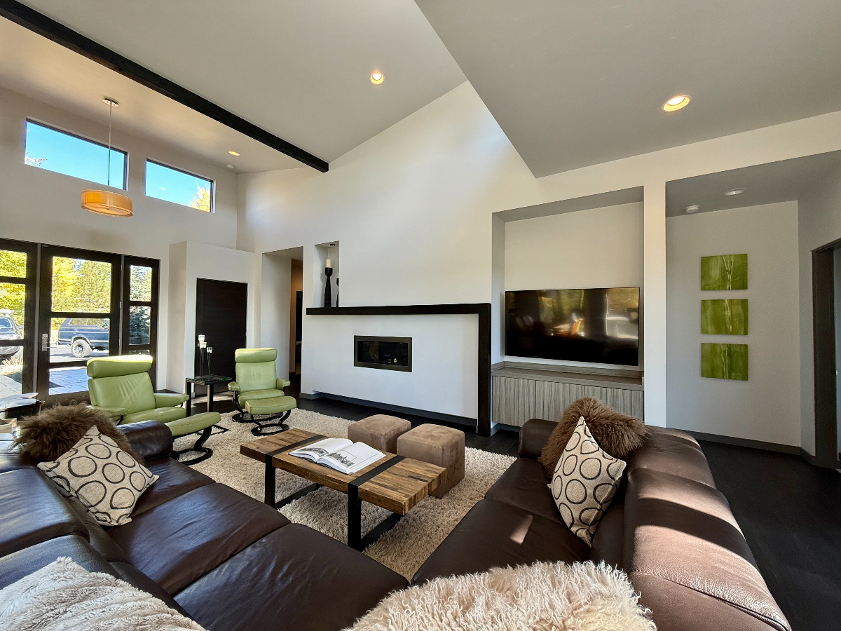 Golf & Gather Estate - 3 Bed, 3.5 Bath, Hot Tub, On Hole 13 at Tetherow - Photo 1